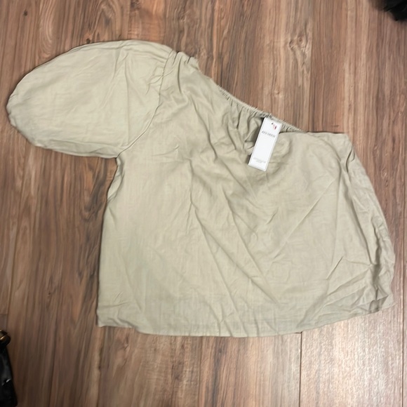 Puff shoulder one sleeve linen top - Picture 1 of 1